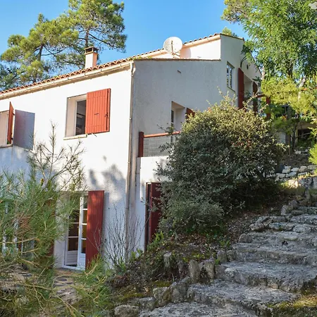 Cozy In Saint-georges-doleron With Kitchen