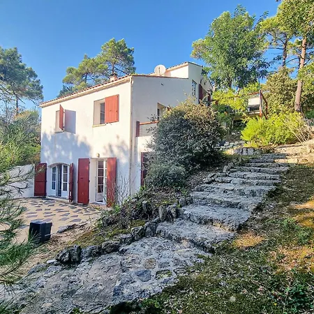 Cozy In Saint-georges-doleron With Kitchen